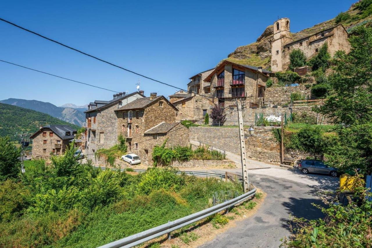 Apartamentsaloriaburg Farrera Dış mekan fotoğraf